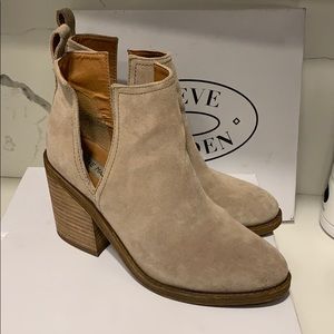 Steve Madden Taupe Booties